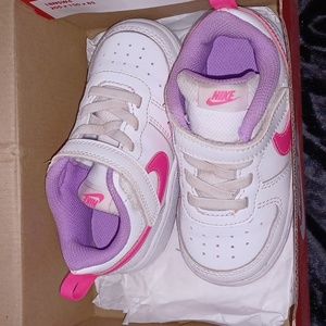 Nike toddler girls size 8 white/pink/purple